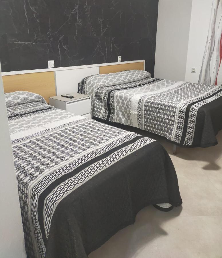 Hostal La Campana La Línea de la Concepción Eksteriør bilde