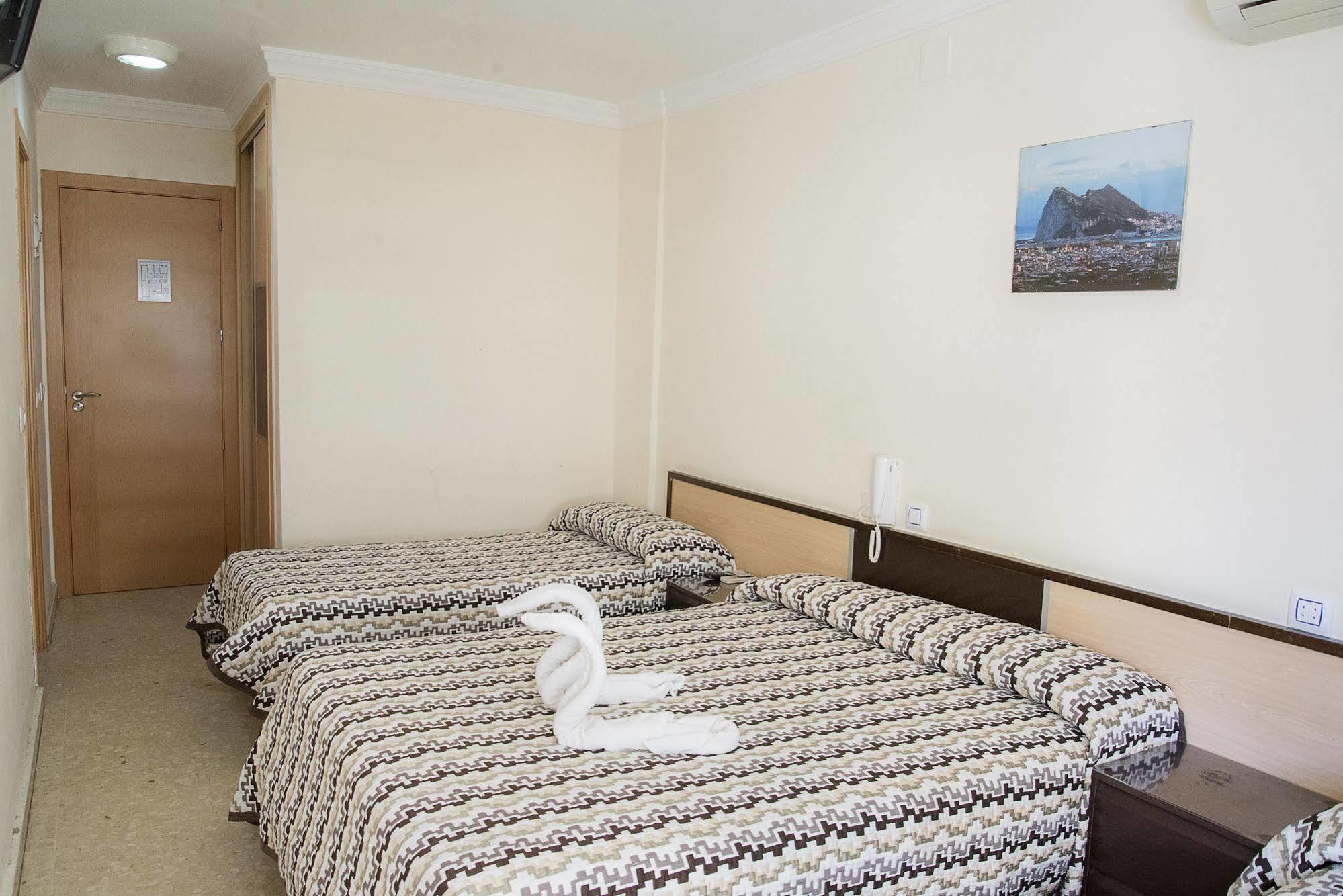 Hostal La Campana La Línea de la Concepción Eksteriør bilde
