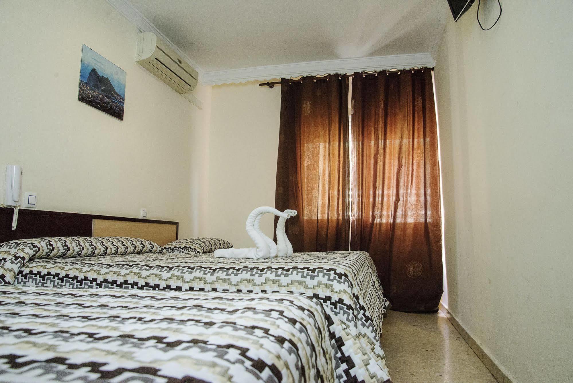 Hostal La Campana La Línea de la Concepción Eksteriør bilde