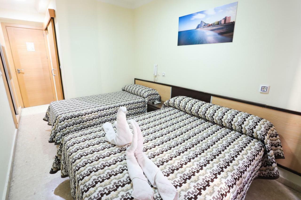 Hostal La Campana La Línea de la Concepción Eksteriør bilde