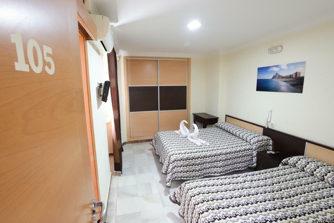 Hostal La Campana La Línea de la Concepción Eksteriør bilde