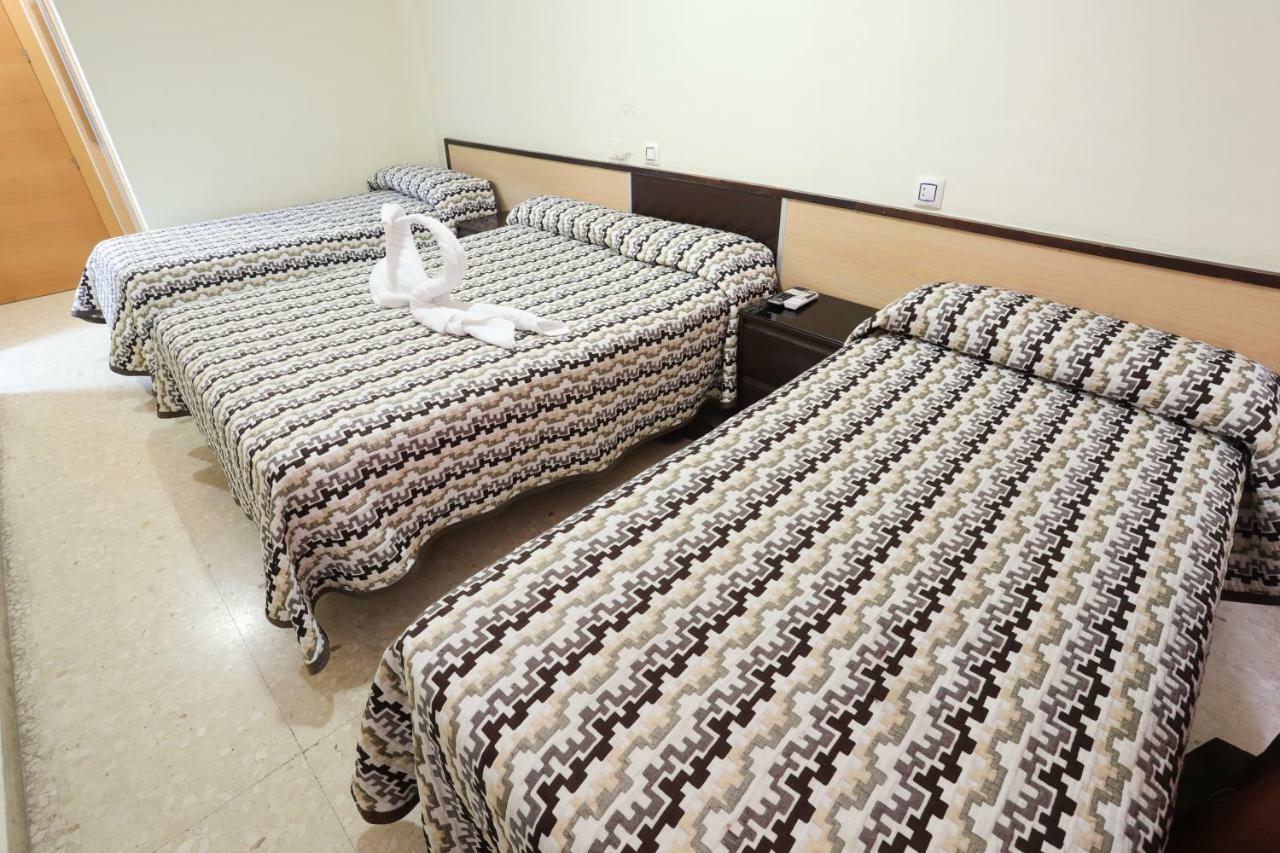 Hostal La Campana La Línea de la Concepción Eksteriør bilde
