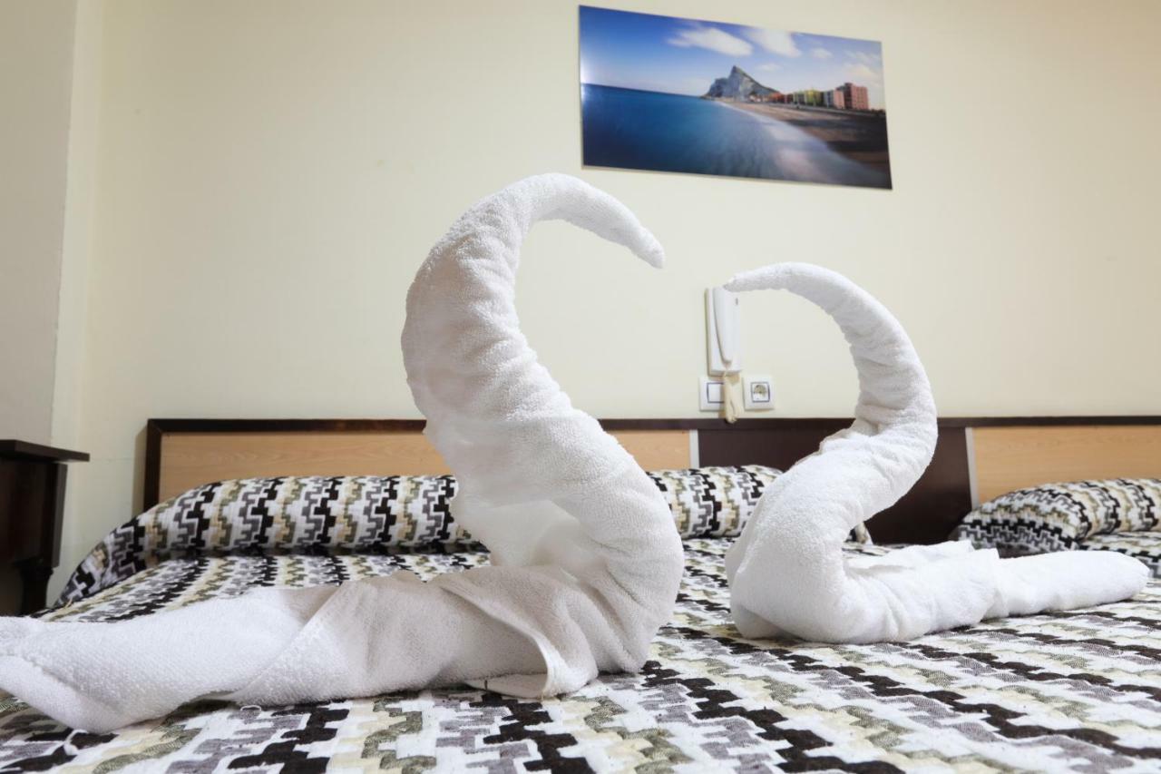 Hostal La Campana La Línea de la Concepción Eksteriør bilde