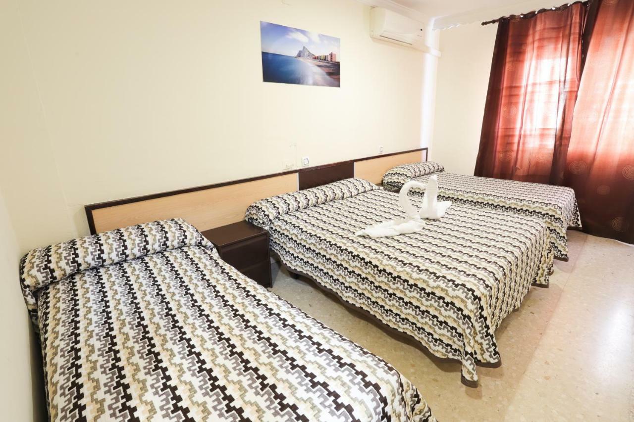 Hostal La Campana La Línea de la Concepción Eksteriør bilde