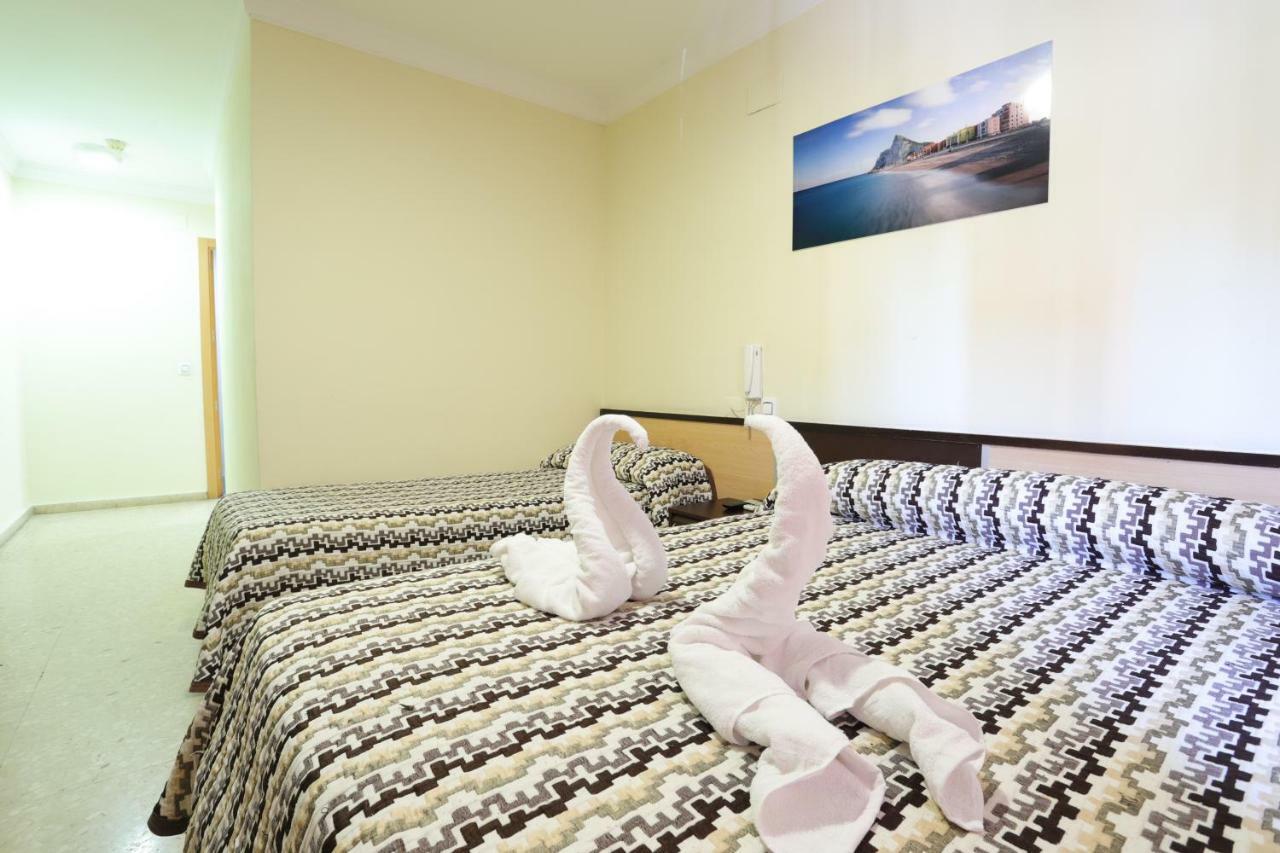 Hostal La Campana La Línea de la Concepción Eksteriør bilde