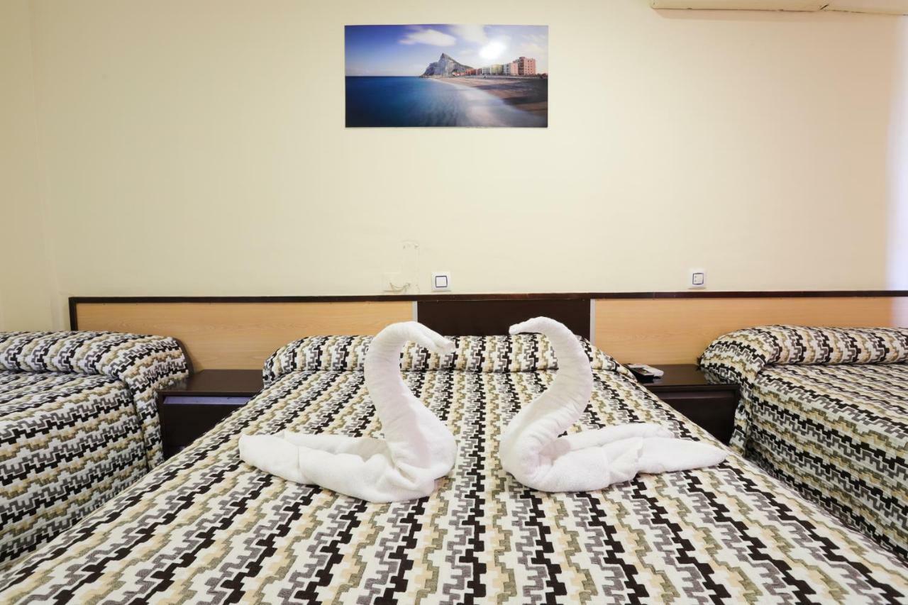 Hostal La Campana La Línea de la Concepción Eksteriør bilde