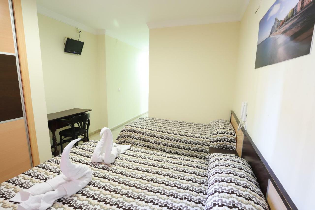 Hostal La Campana La Línea de la Concepción Eksteriør bilde